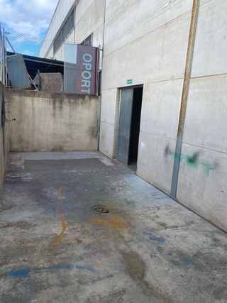 Se alquila nave industrial