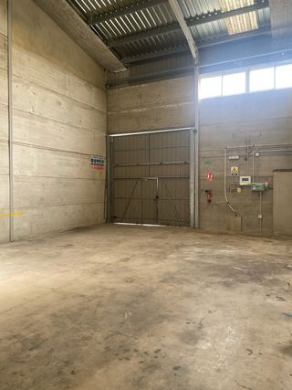 Se alquila nave industrial