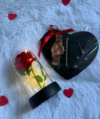 Set regalo San Valentín: Rosa, Reloj y Joyas