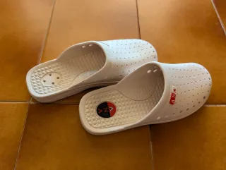 Zuecos ANA blancos mujer