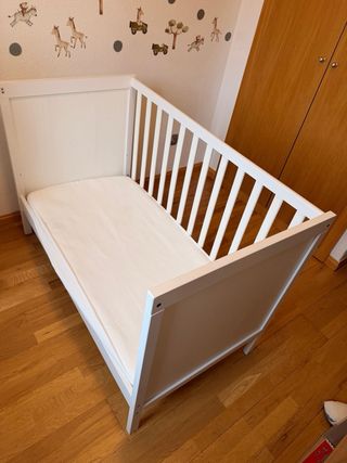 Cuna IKEA con colchón
