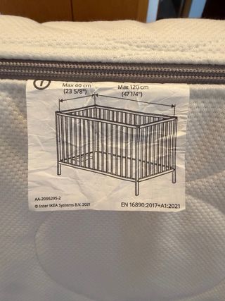Cuna IKEA con colchón
