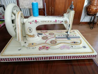 Máquina de coser Singer 12K decorada