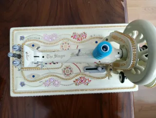 Máquina de coser Singer 12K decorada