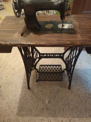 Máquina de coser Singer antigua