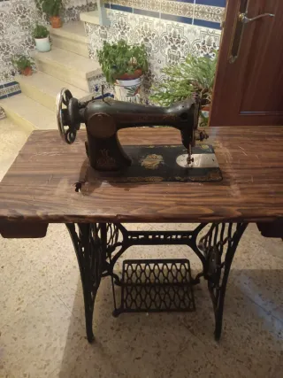 Máquina de coser Singer antigua