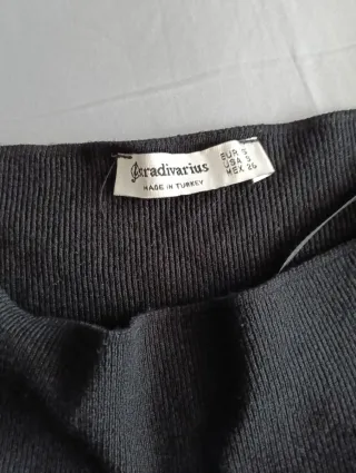 Jersey negro hombros descubiertos