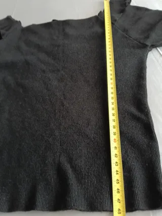 Jersey negro hombros descubiertos