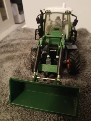Fendt 714 1:32