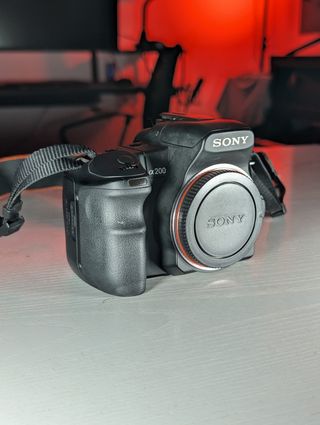 Cámara Reflex Sony Alpha a200 (Solo Cuerpo)