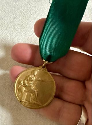 Antigua medalla al mérito académico diosa Minerva.