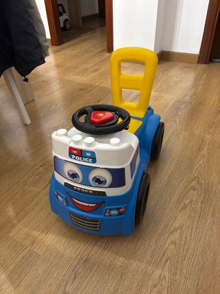 Correpasillos azul y amarillo con volante