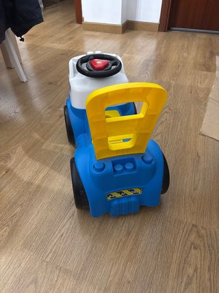 Correpasillos azul y amarillo con volante