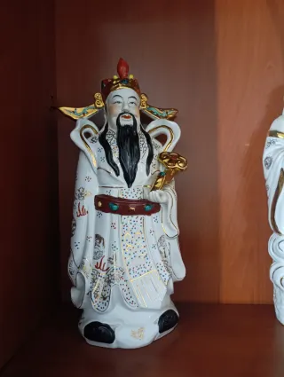 Varias Figura de porcelana precio a comvenir