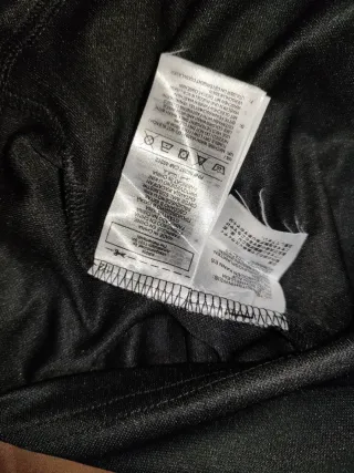 Chaqueta deportiva Adidas negra y naranja