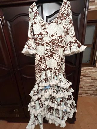 Traje de flamenca volantes azul y marrón