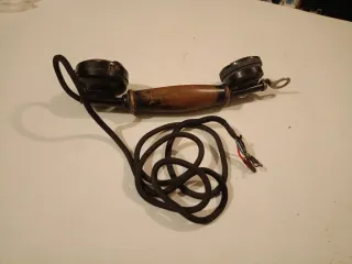 Teléfono de campaña antiguo