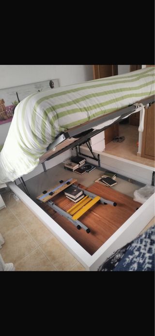 Cama canapé con 2 mesitas y colchón