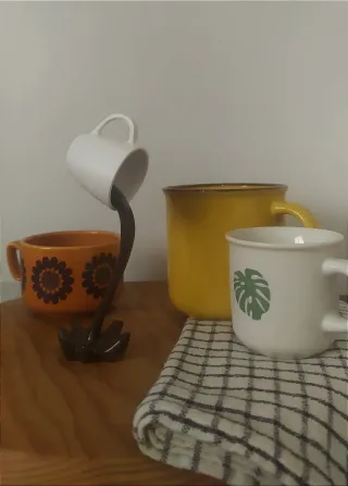 Figura Decorativa Taza blanca de cerámica