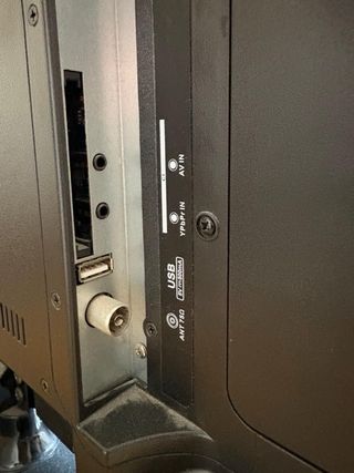 Televisor Kunft LED K3642X22F 36W