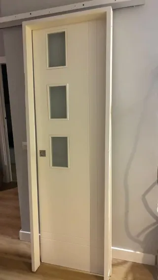 Puerta corredera con 3 cristales