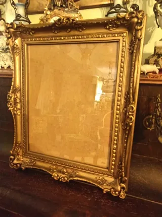 Antiguo marco madera pan de oro