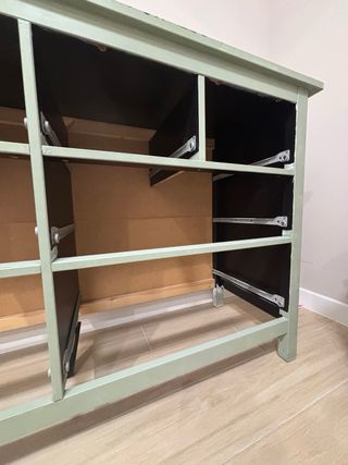 Cómoda 9 cajones pintada verde