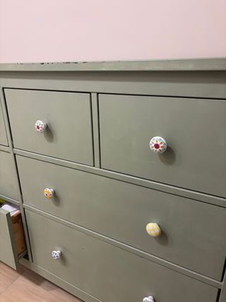 Cómoda 9 cajones pintada verde
