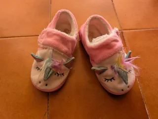 Zapatillas unicornio niña talla 29