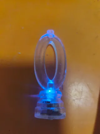 Vela LED con forma ovalada trasparente colorida