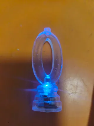 Vela LED con forma ovalada trasparente colorida