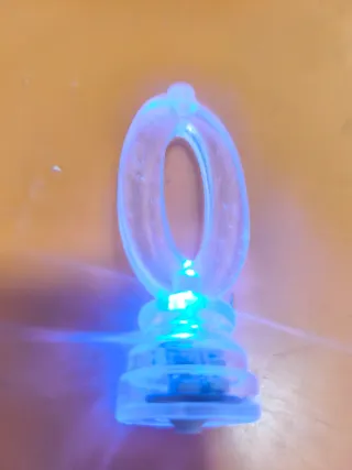 Vela LED con forma ovalada trasparente colorida