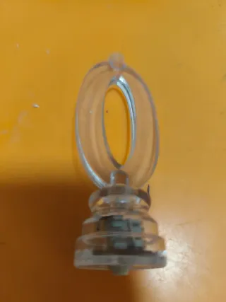 Vela LED con forma ovalada trasparente colorida