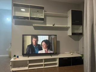 Mueble de comedor blanco y negro