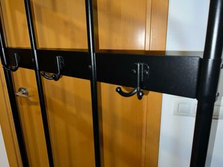 Perchero y zapatero negro metálico