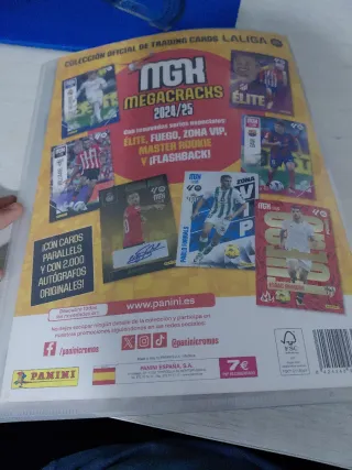 Álbum 200 cromos  Megacracks 24 25