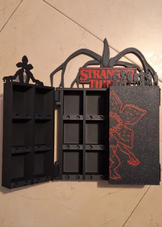 Expositor Kinder Joy Stranger Things