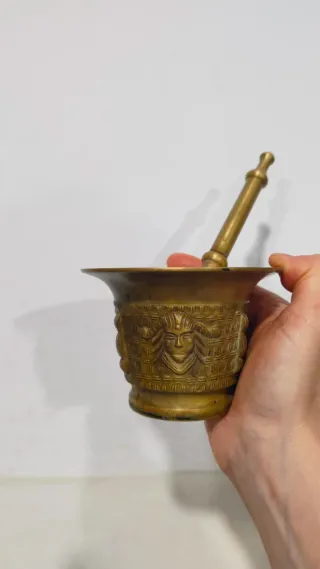 Antiguo Almirez Mortero Bronce Repujado