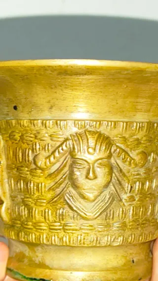 Antiguo Almirez Mortero Bronce Repujado