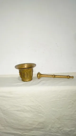 Antiguo Almirez Mortero Bronce Repujado
