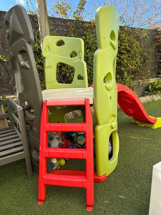 Zona de juegos Smoby: tobogán y escalada