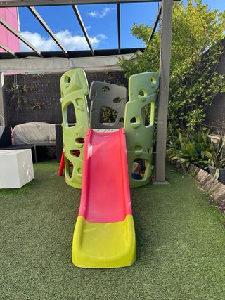 Zona de juegos Smoby: tobogán y escalada