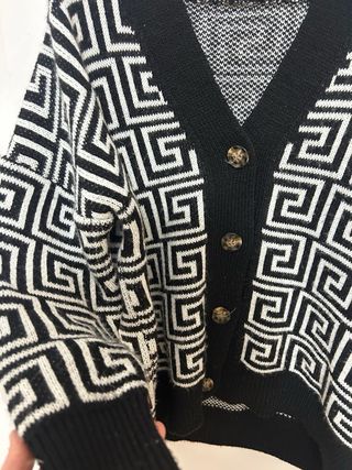 Cardigan geometrico nero e bianco