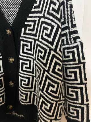 Cardigan geometrico nero e bianco