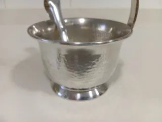 Cubitera pequeña de metal plateada