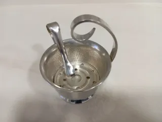 Cubitera pequeña de metal plateada