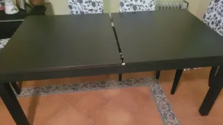 Mesa de comedor de madera negra
