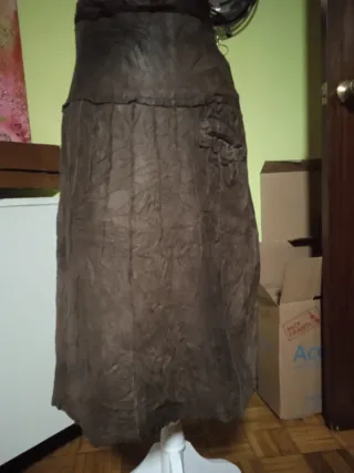 Falda de cuero marrón