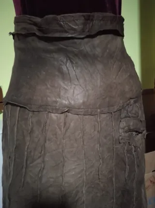 Falda de cuero marrón