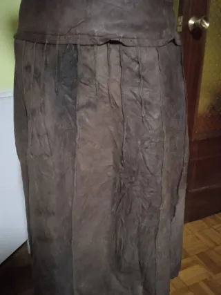 Falda de cuero marrón